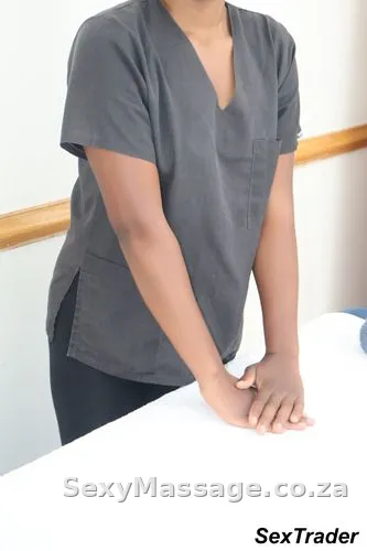 Bee, erotic masseuse in Randburg