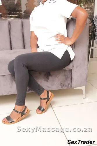 Bee, erotic masseuse in Randburg, photo 6